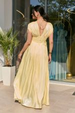 Φόρεμα maxi σατινέ με V ντεκολτέ και πιέτες κίτρινο - Image 5