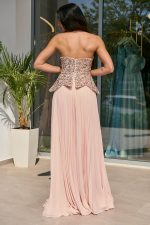 Φόρεμα maxi πλισέ με πέπλουμ λεπτομέρεια ροζ πούδρα - Image 5