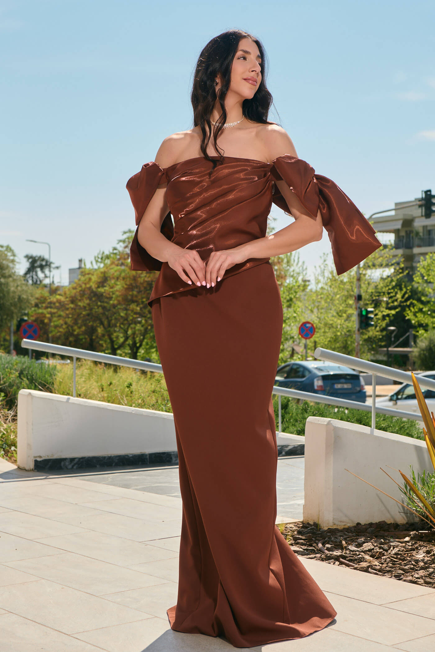 Φόρεμα maxi με σατέν λεπτομέρεια και φιόγκους καφέ