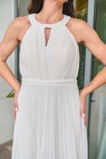 Φόρεμα maxi πλισέ με halter λαιμόκοψη και ραμμένη ζώνη άσπρο - Image 6
