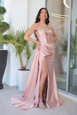Φόρεμα maxi στράπλες σατεν με στρας baby pink - Image 3