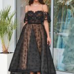 Φόρεμα midi off shoulder με δαντέλα και ζώνη με χάντρες μαύρο