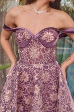 Φόρεμα off shoulder midi με δαντέλα με χρυσό κέντημα μωβ - Image 6