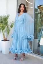 Φόρεμα midi με κρουαζέ μπούστο και κάπα baby blue - Image 3