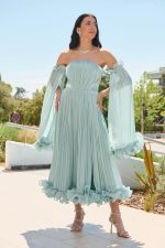Φόρεμα midi off shoulder με πιέτες και βολάν μέντα - Image 2