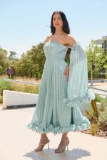 Φόρεμα midi off shoulder με πιέτες και βολάν μέντα - Image 3