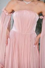 Φόρεμα midi off shoulder με πιέτες και βολάν dusty pink - Image 6