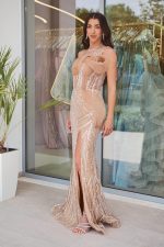 Φόρεμα maxi one shoulder με σχεδιαστική λεπτομέρεια και χάντρες nude - Image 4