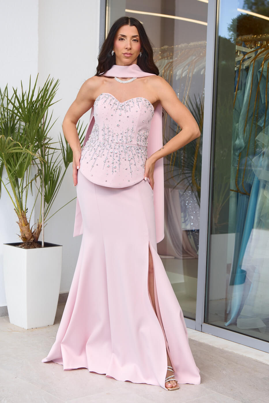Φόρεμα maxi στράπλες γοργονέ τύπου πέπλουμ baby pink