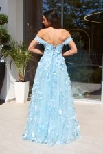 Φόρεμα maxi off shoulder με 3D λεπτομέρειες baby blue - Image 5