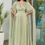 Φόρεμα maxi πλισέ κρουαζέ με κάπα light lime