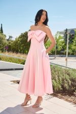 Φόρεμα midi στράπλες με φιόγκο baby pink - Image 3