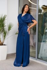 Φόρεμα maxi σατινέ κρουαζέ με ζώνη midnight blue - Image 3