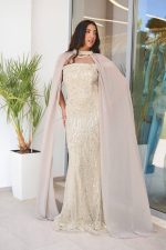 Φόρεμα maxi off shoulder με παγιέτες και κάπα μπεζ - Image 3