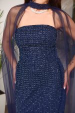 Φόρεμα maxi κεντημένο με χάντρες και κάπα midnight blue - Image 6